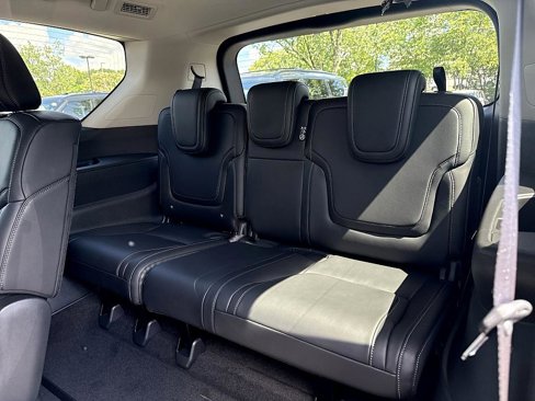 New 2025 Nissan Armada SV image 11