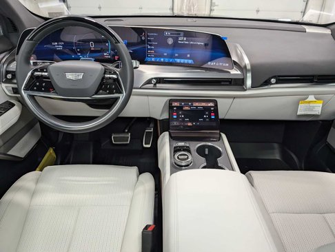 New 2026 Cadillac Vistiq Luxury w/ LPO, Floor Liner Package image 17