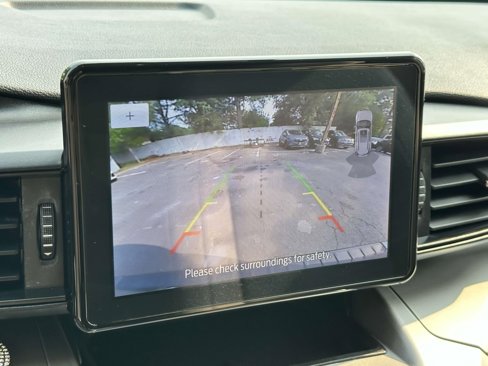 Used 2022 Ford Explorer XLT image 12