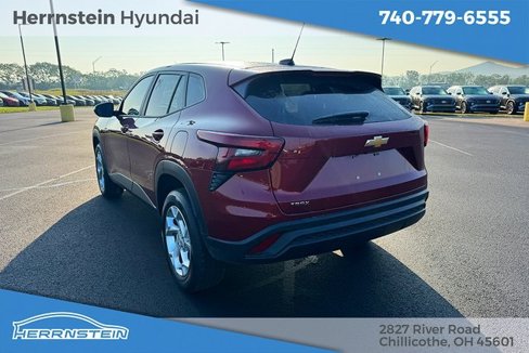 Used 2025 Chevrolet Trax LS w/ LS Convenience Package image 5