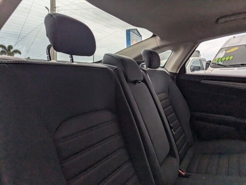 Used 2020 Ford Fusion SE image 27