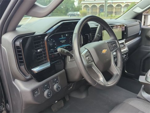 Used 2023 Chevrolet Silverado 1500 LT image 10