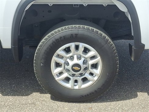 Used 2024 Chevrolet Silverado 2500 Custom w/ Custom Value Package image 8
