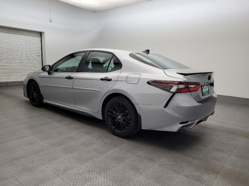 Used 2022 Toyota Camry SE image 3