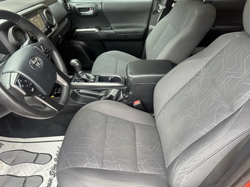 Used 2017 Toyota Tacoma TRD Sport image 26