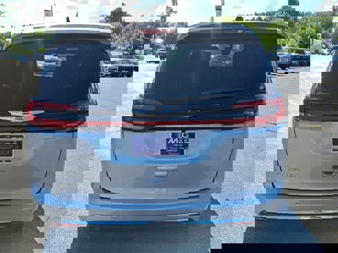 New 2026 Chrysler Pacifica Select image 5