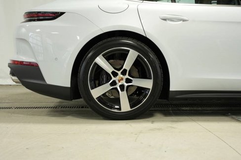 New 2025 Porsche Panamera 4 image 39