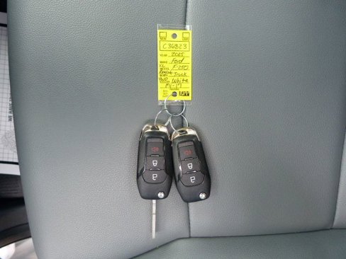 Used 2025 Ford F250 XLT w/ F-250 >10K GVWR Package image 32