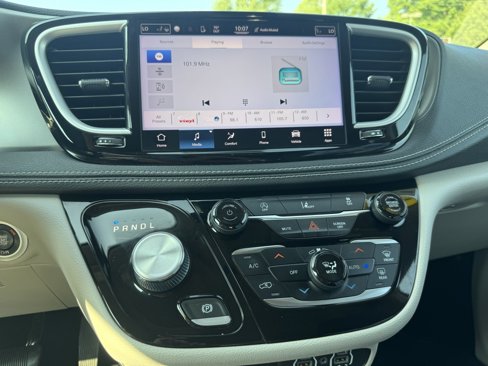 Used 2022 Chrysler Pacifica Touring-L image 30