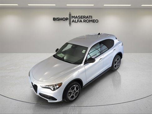 New 2025 Alfa Romeo Stelvio Sprint image 15