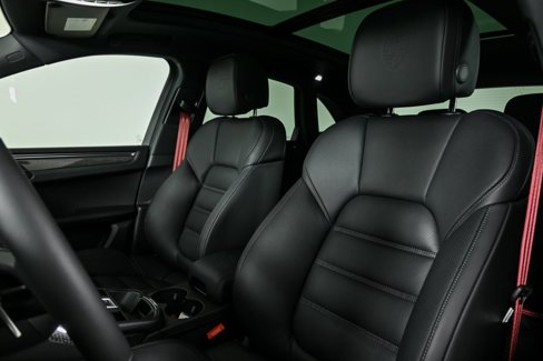 New 2026 Porsche Macan GTS image 5