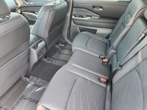 New 2025 Nissan Pathfinder Platinum w/ Cargo Package image 9