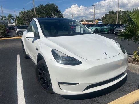 Used 2022 Tesla Model Y Long Range image 2