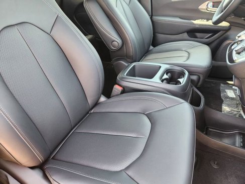 New 2025 Chrysler Pacifica Select image 10
