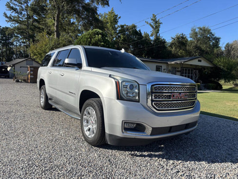 Used 2017 GMC Yukon XL SLT image 3