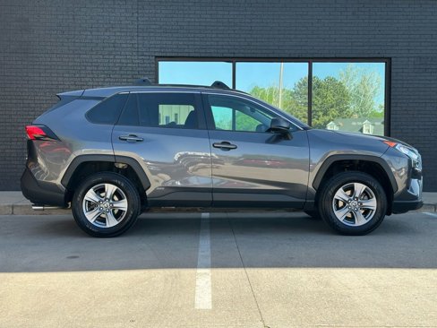 Used 2022 Toyota RAV4 LE image 9