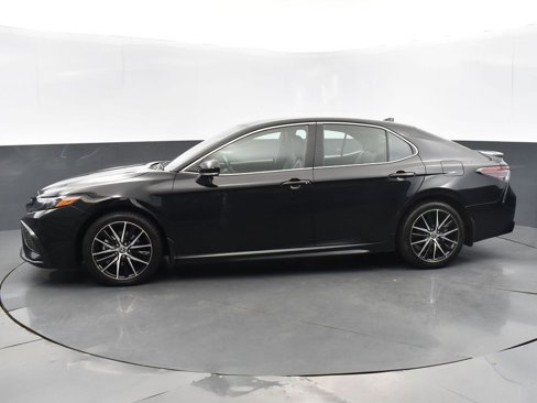 Used 2024 Toyota Camry SE image 33