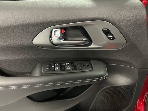 New 2026 Chrysler Pacifica Select image 12