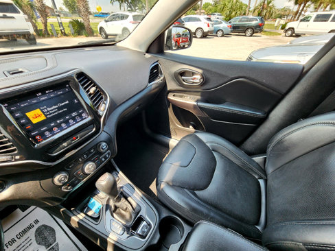 Used 2019 Jeep Cherokee Limited image 27