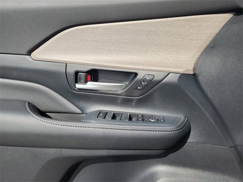New 2025 Toyota Grand Highlander AWD image 17