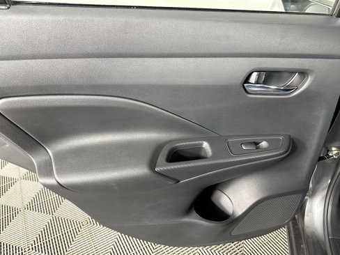 Used 2025 Nissan Versa SV image 32