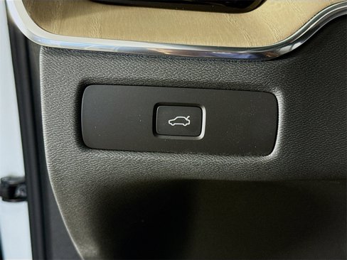 New 2026 Volvo XC60 B5 Plus w/ Climate Package PRO image 10