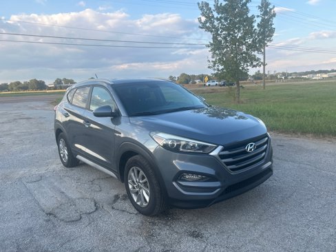 Used 2017 Hyundai Tucson SE image 1
