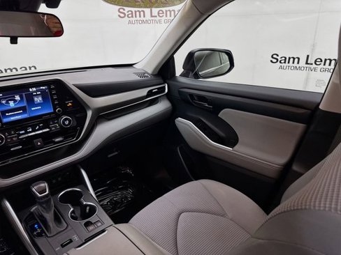Used 2021 Toyota Highlander LE image 21