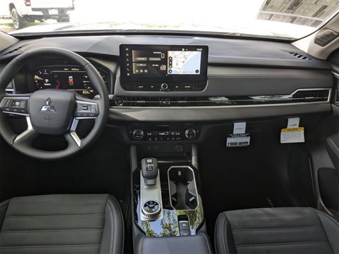 New 2025 Mitsubishi Outlander SE image 15