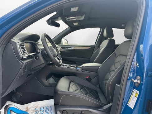 New 2025 Volkswagen Atlas Cross Sport SE image 9