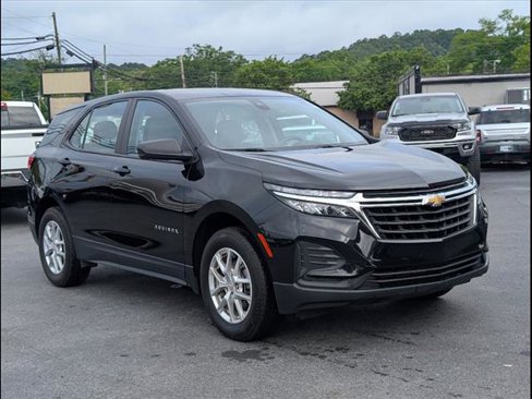 Used 2023 Chevrolet Equinox LS image 2