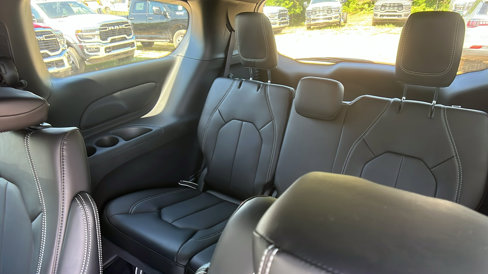 New 2026 Chrysler Pacifica Select image 21
