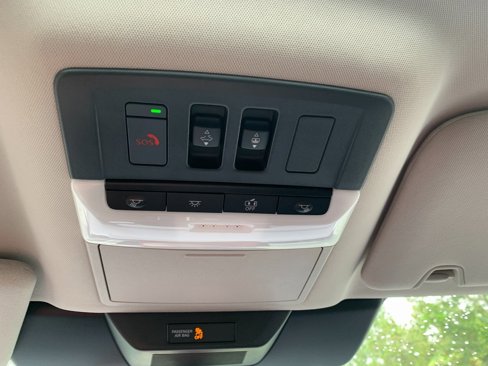 Used 2024 Nissan Pathfinder Platinum image 26