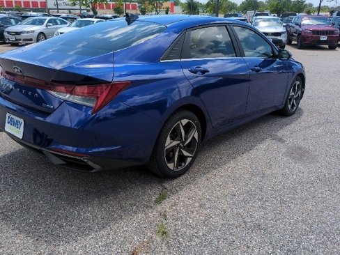Used 2023 Hyundai Elantra Limited w/ Cargo Package image 5