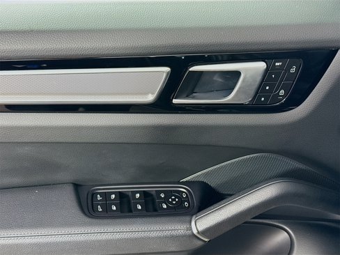 Certified 2022 Porsche Cayenne S Platinum image 15