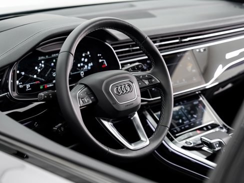 Certified 2025 Audi Q7 3.0T Prestige image 9