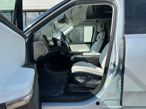 Used 2023 Rivian R1S Adventure image 19