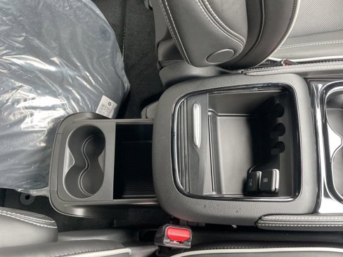 New 2026 Chrysler Pacifica Limited w/ Uconnect Theater Family Group image 43