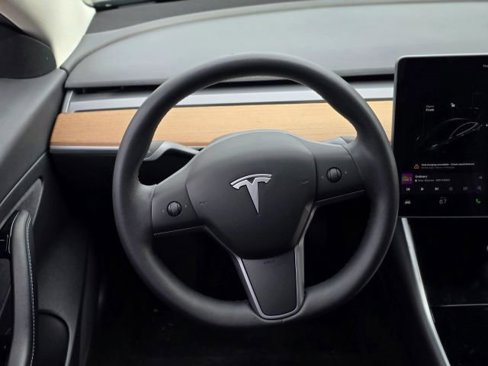 Used 2020 Tesla Model 3 Standard Range Plus image 12
