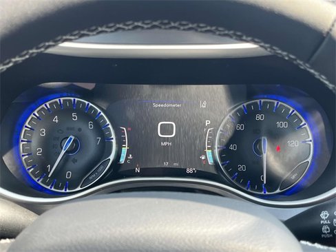 New 2025 Chrysler Pacifica Select image 25