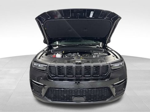 New 2025 Jeep Grand Cherokee Limited w/ Black Appearance Package image 9