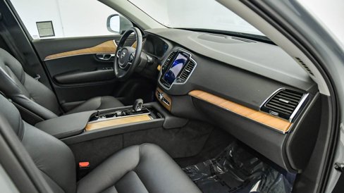 Certified 2025 Volvo XC90 B6 Plus image 18