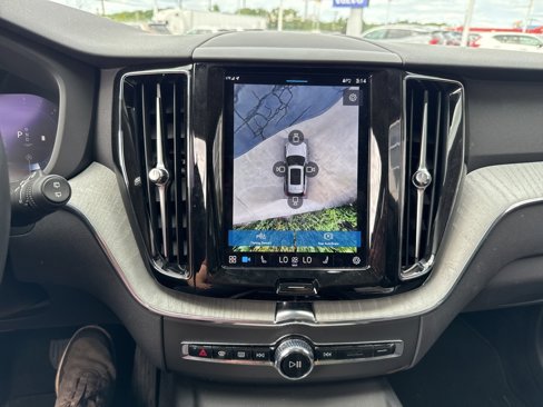 Certified 2025 Volvo XC60 B5 Plus image 15