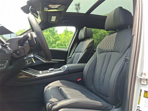 New 2026 BMW X7 M60i w/ Climate Comfort Package image 12