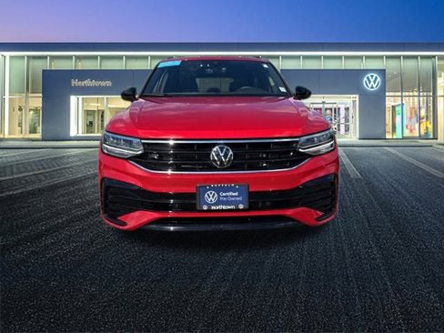Certified 2024 Volkswagen Tiguan SE R-Line image 9