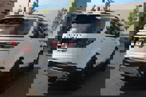 Used 2020 Land Rover Discovery Landmark image 7