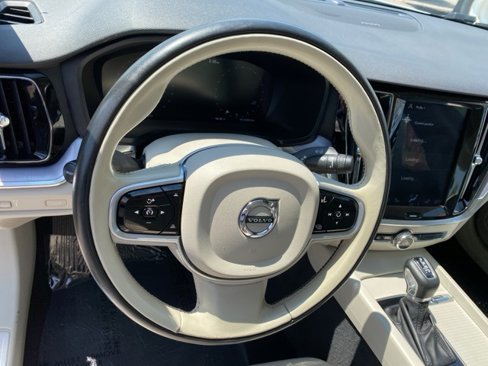 Used 2020 Volvo S60 T5 Momentum image 12