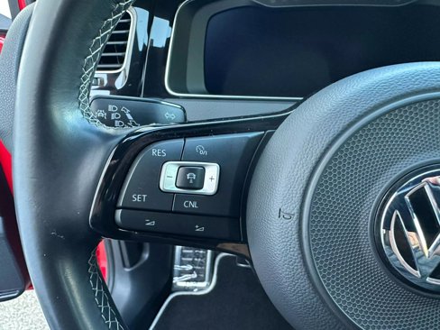 Used 2018 Volkswagen Golf R 4-Door image 16