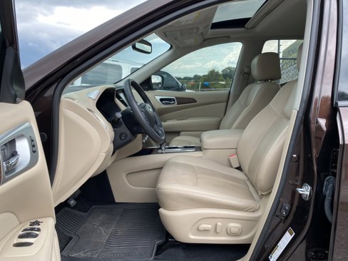 Used 2019 Nissan Pathfinder Platinum image 10