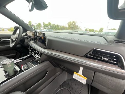 New 2026 Chevrolet Suburban Z71 image 30